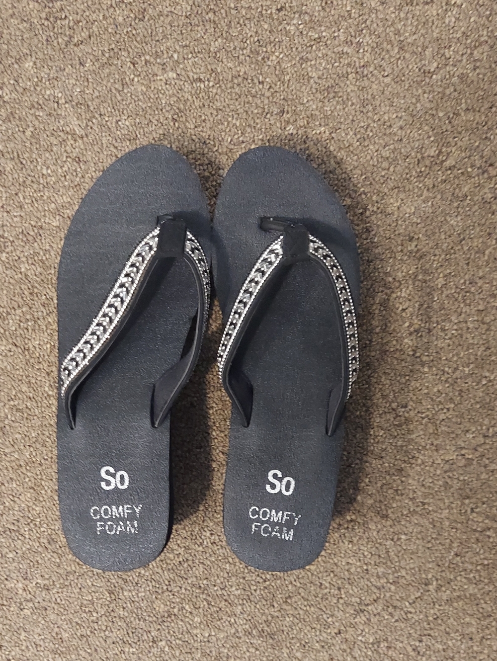 Womams SO Brand Black Flip Flops with Silver Beaded Straps Size 10